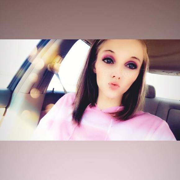 Meet your Posher, Halli - Picture 1 of 1